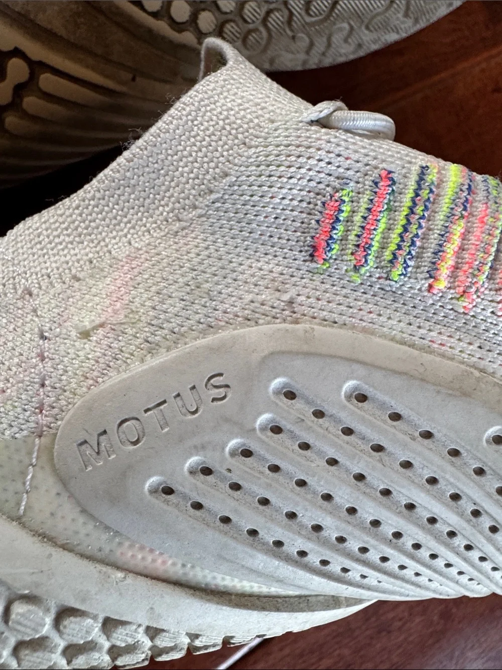 Vivo Barefoot Motus Neutral Knit Sneakers with Rainbow Accents womens 39 or 8.5